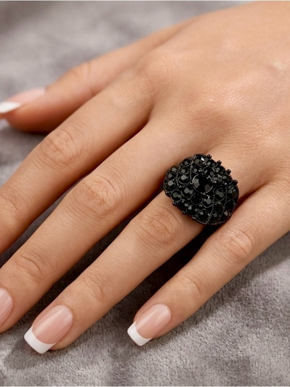 BLACK ELEGANT RING